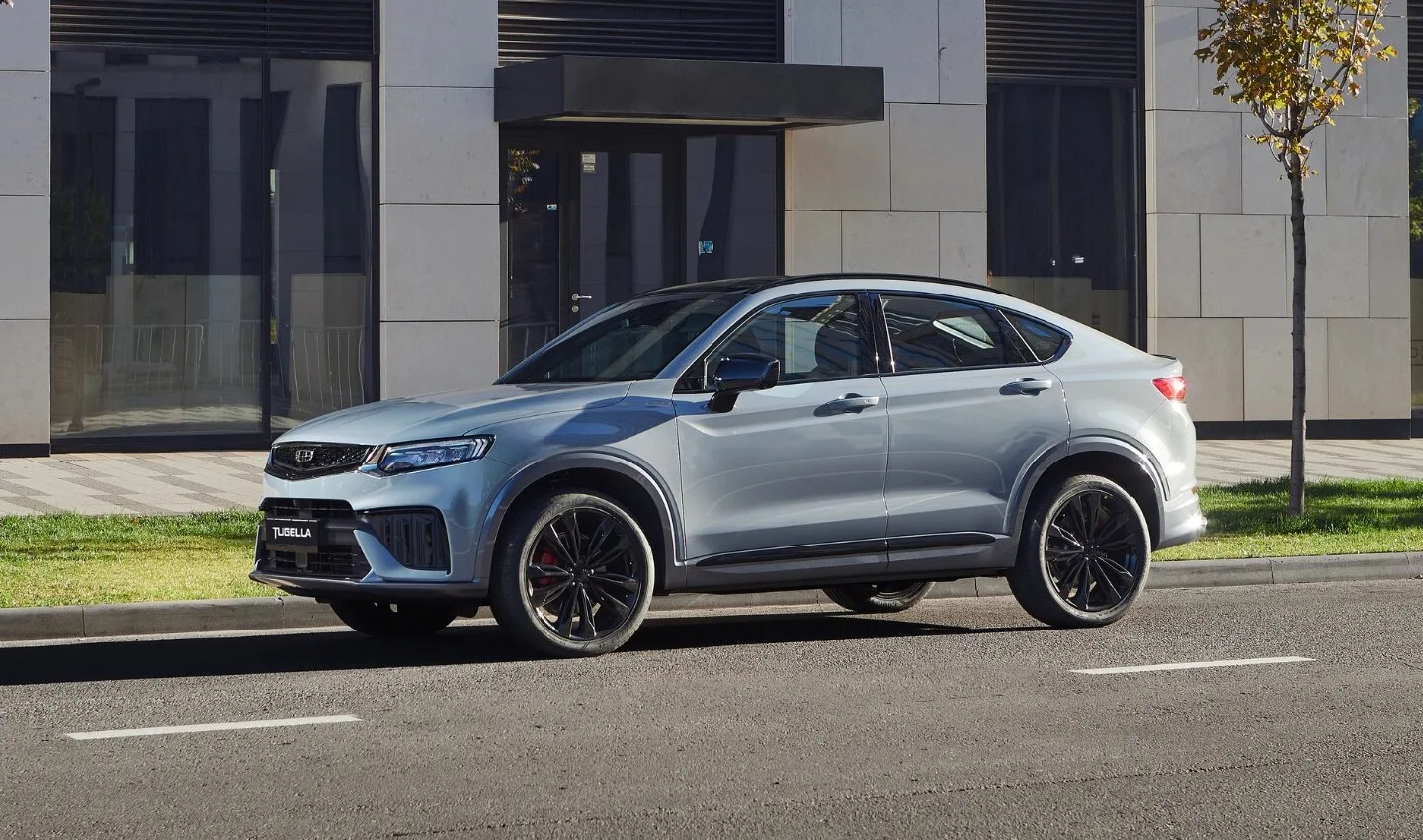 Geely Tugella Sporty angle