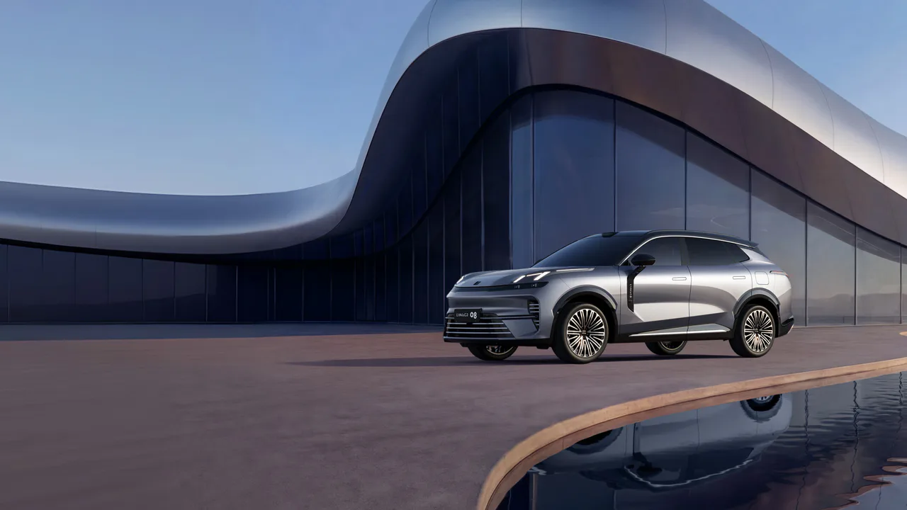 Lynk & Co 08 EM-P vehicle