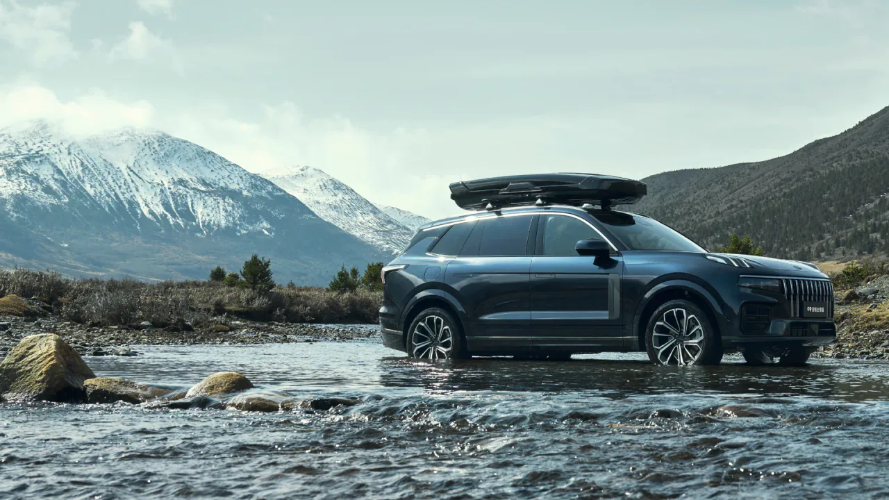 Lynk & Co 09 EM-P vehicle