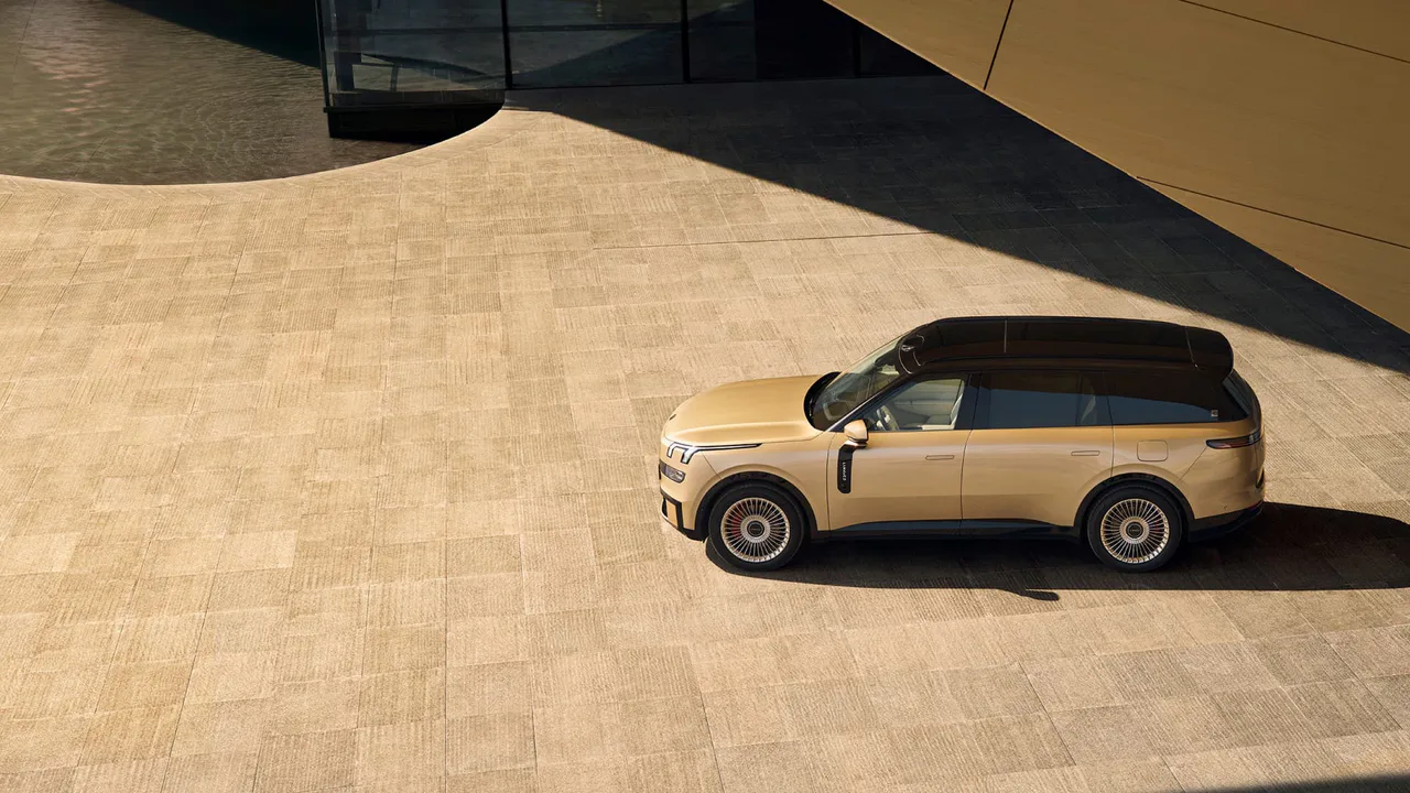 Lynk & Co 900 vehicle